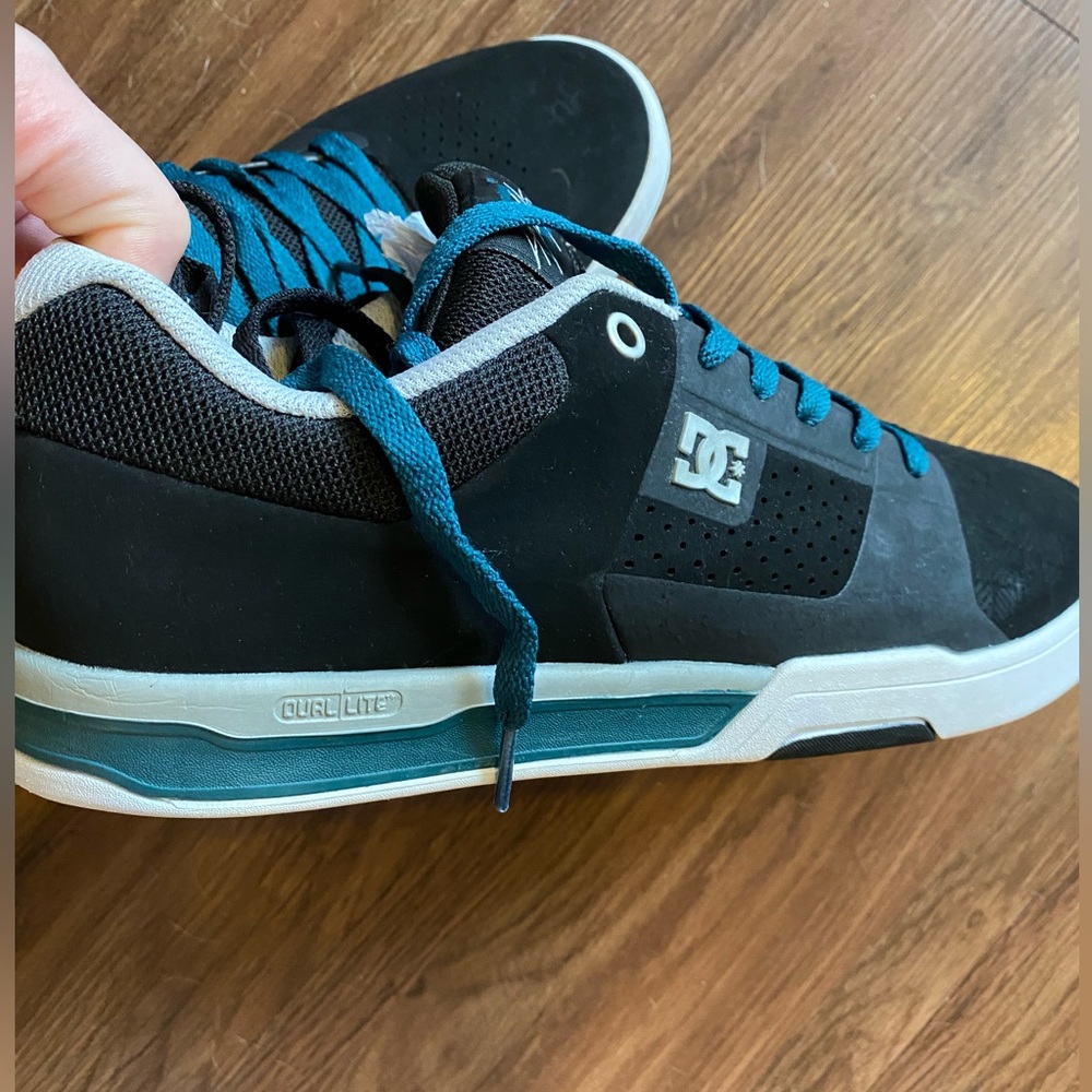 Sample DC sneakers black and teal size 9